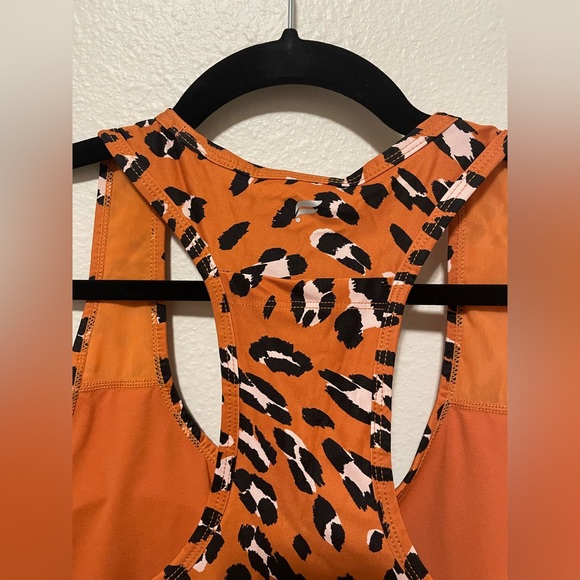 Fabletics On-The-Go Medium Impact Sports Bra - Picture 4 of 4